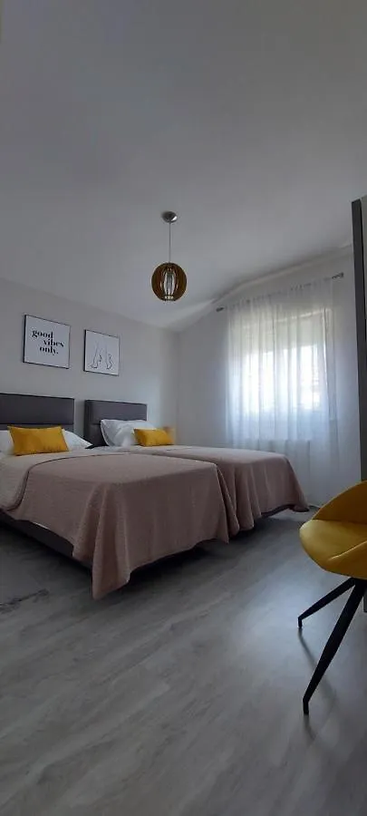 Apartman Sisters - Free Parking Trogir 0*,  Croatia